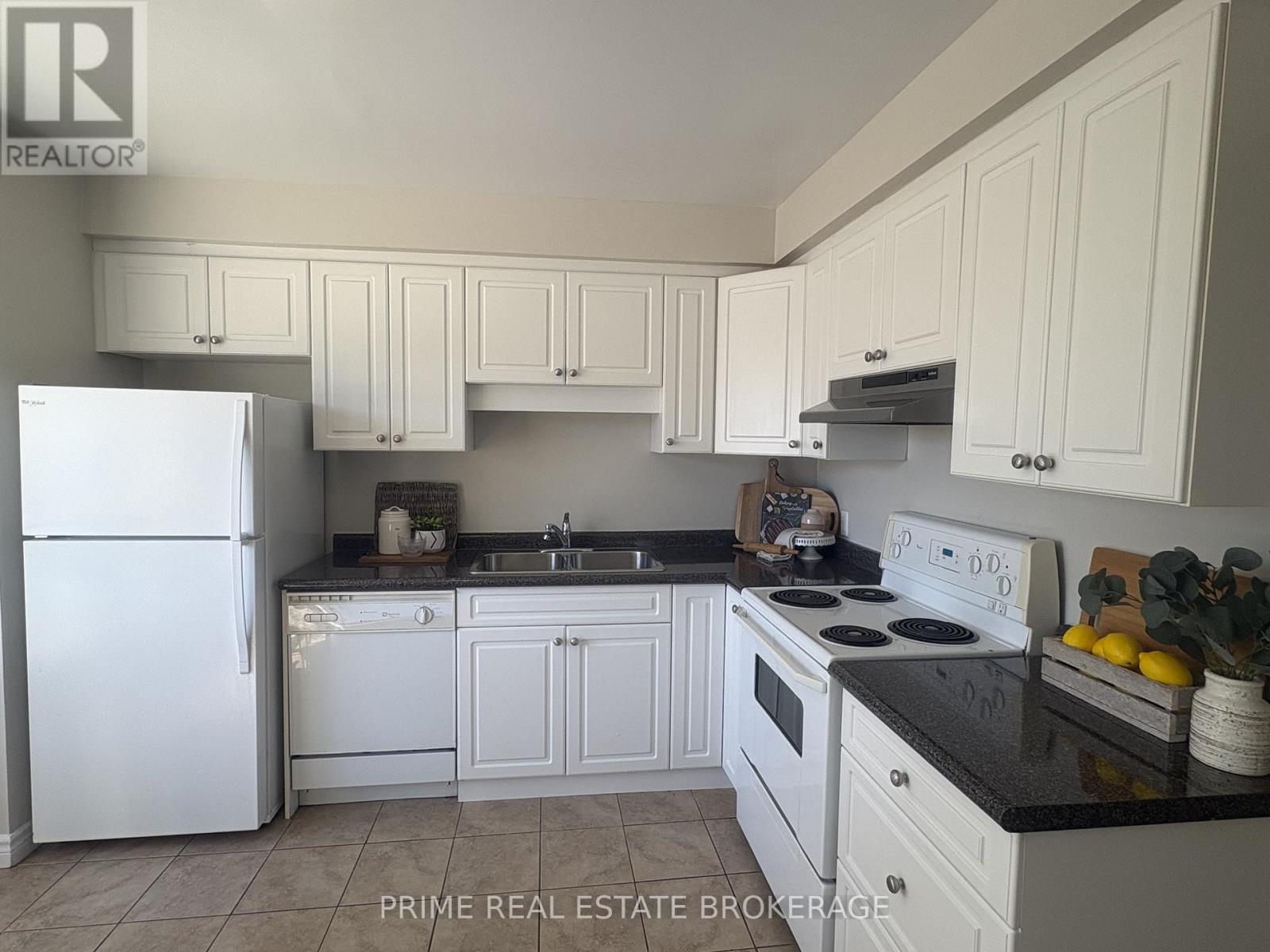 #58 35 WATERMAN AVENUE - 3