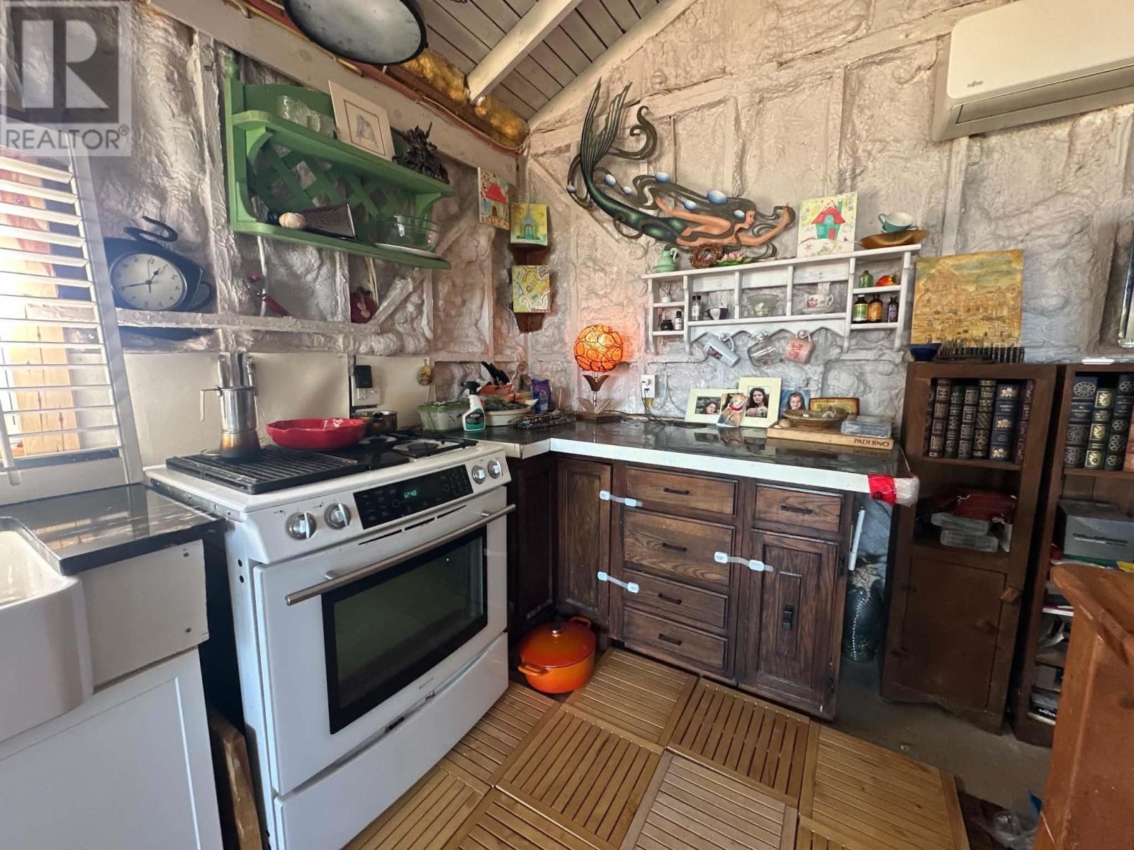 651 Higgins Road - 9