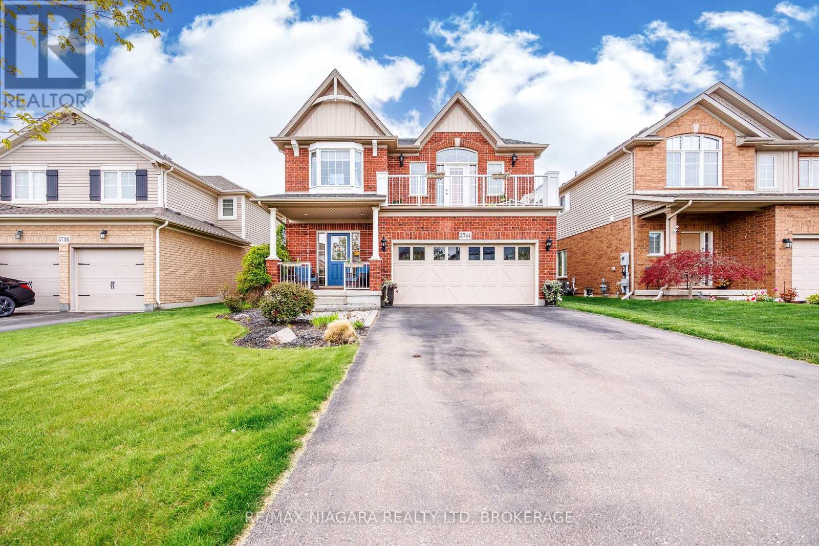 5744 JAKE CRESCENT - 1