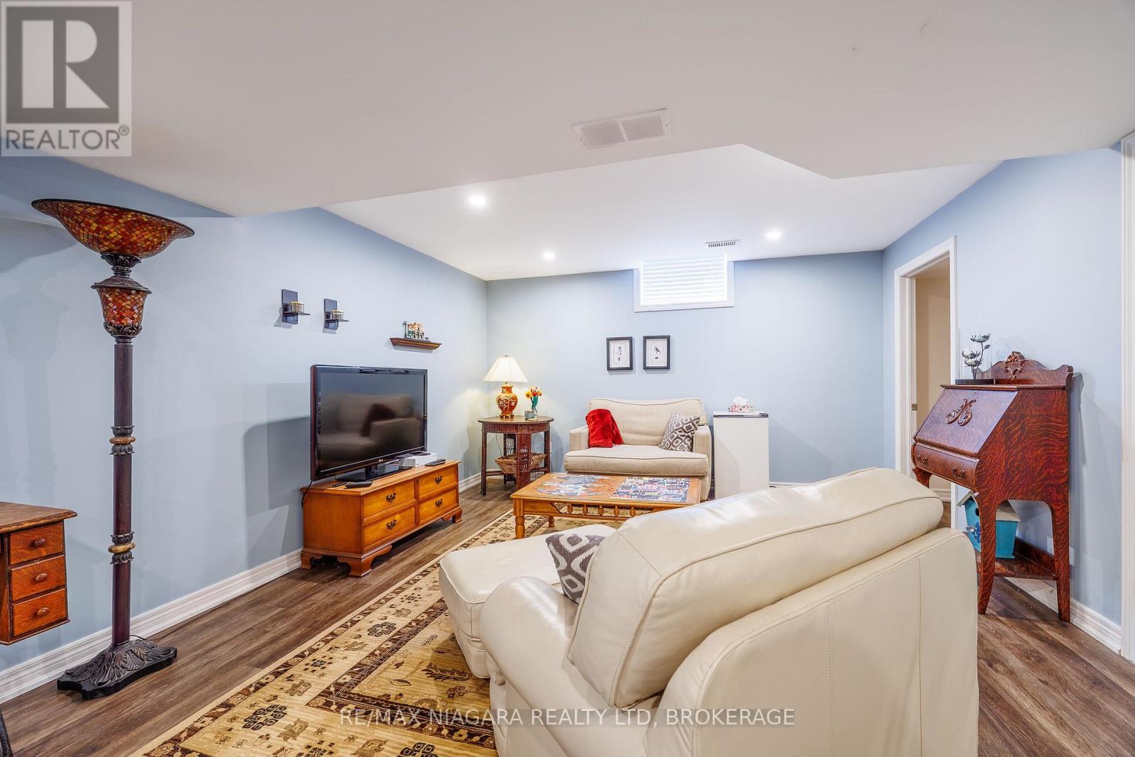 5744 JAKE CRESCENT - 34