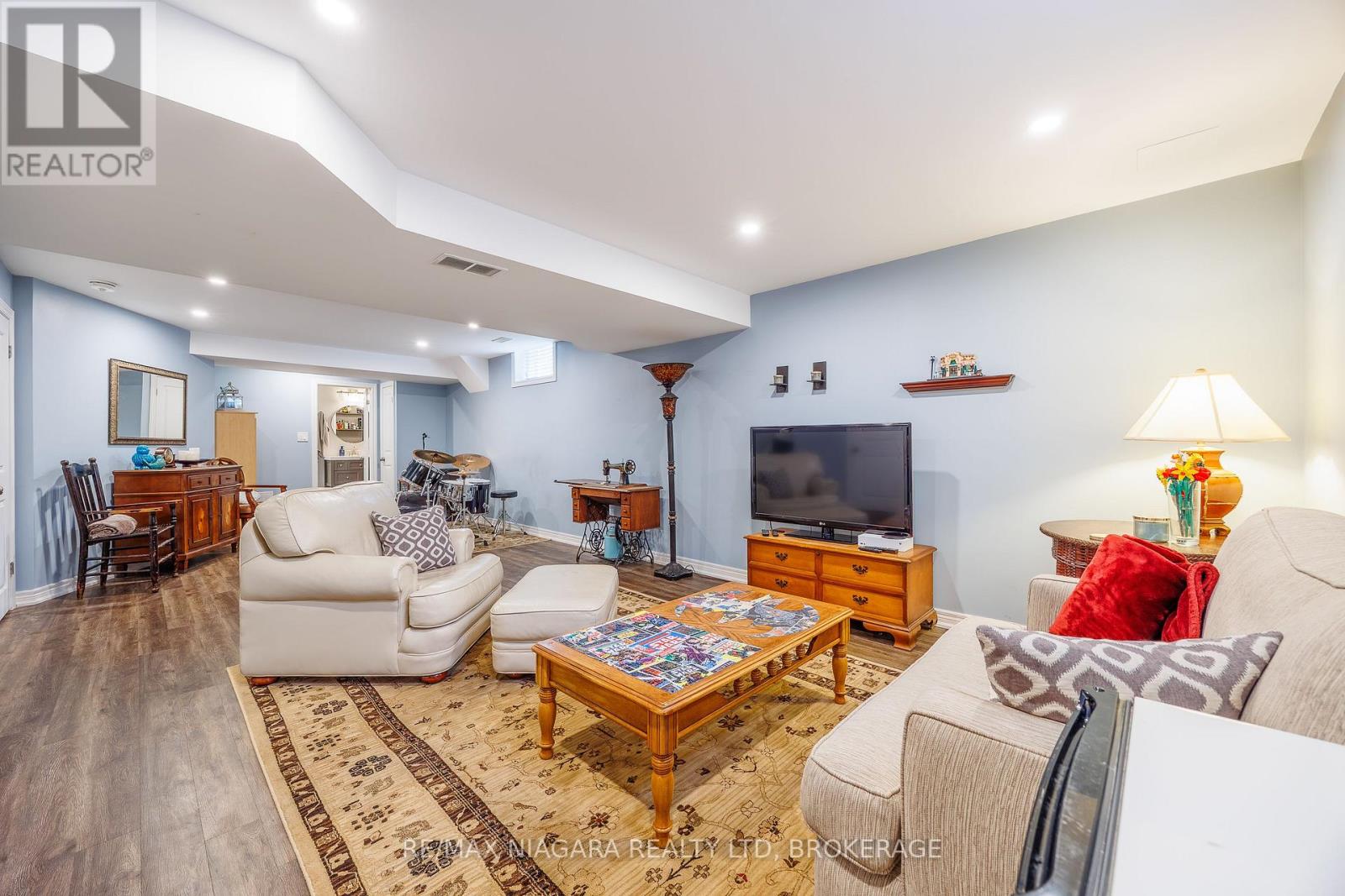 5744 JAKE CRESCENT - 35
