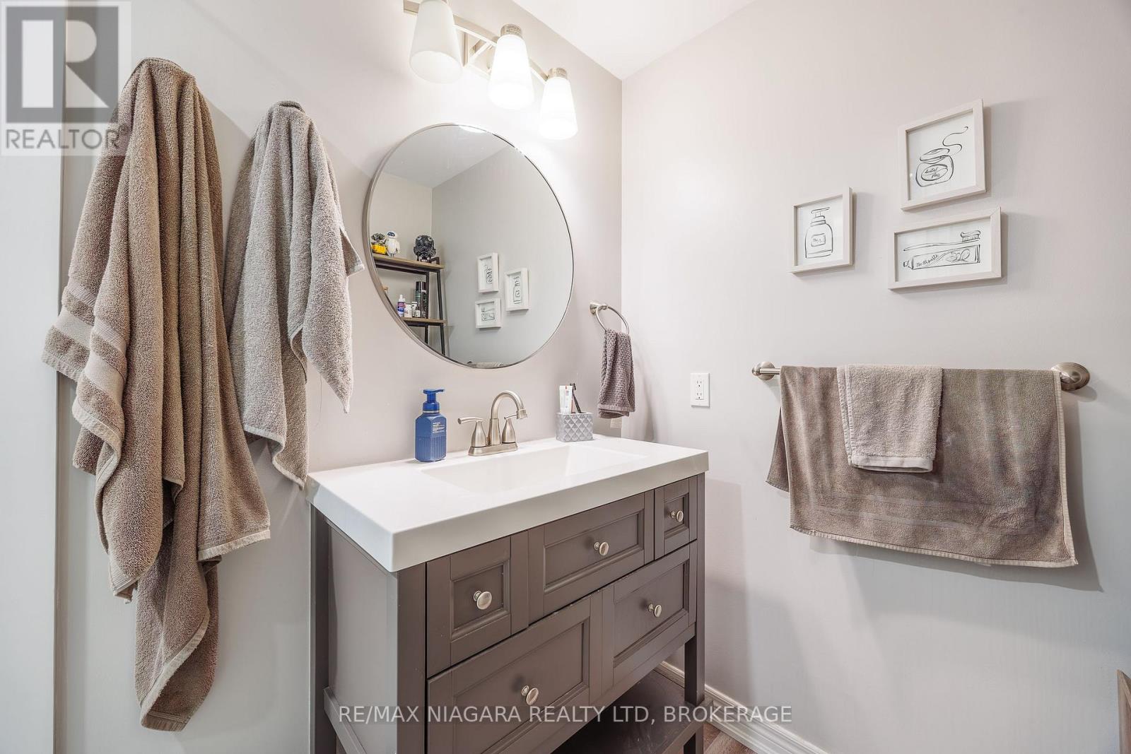 5744 JAKE CRESCENT - 37