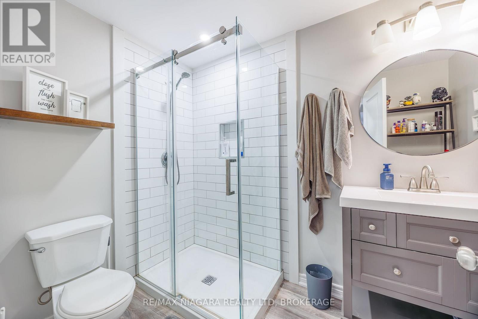 5744 JAKE CRESCENT - 38