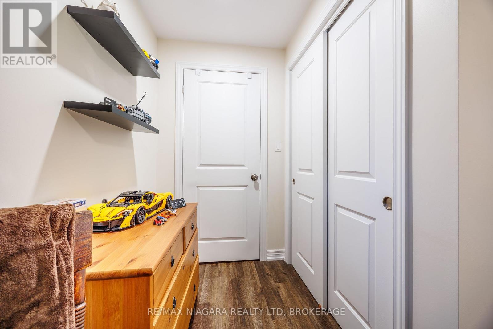 5744 JAKE CRESCENT - 40