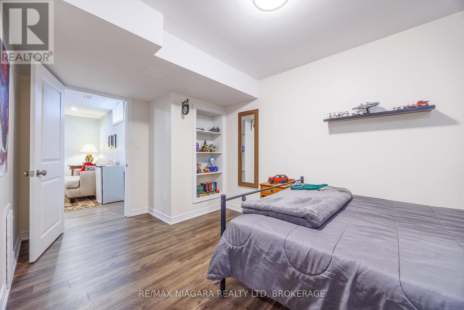 5744 JAKE CRESCENT - 41