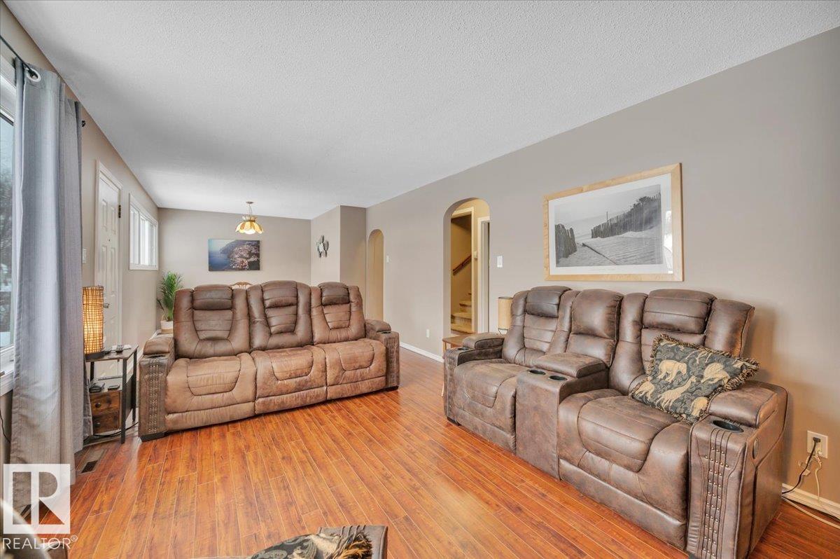 7934 81 AV NW - 8