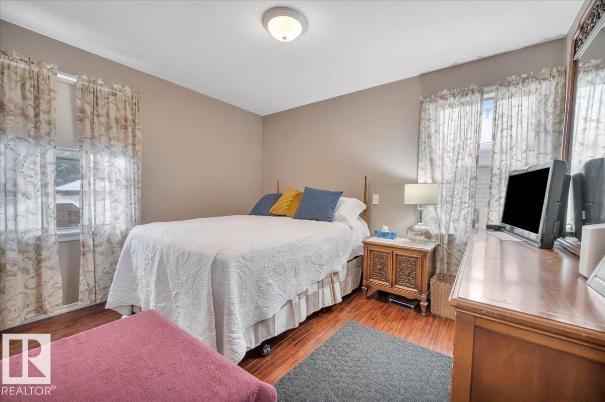 7934 81 AV NW - 15
