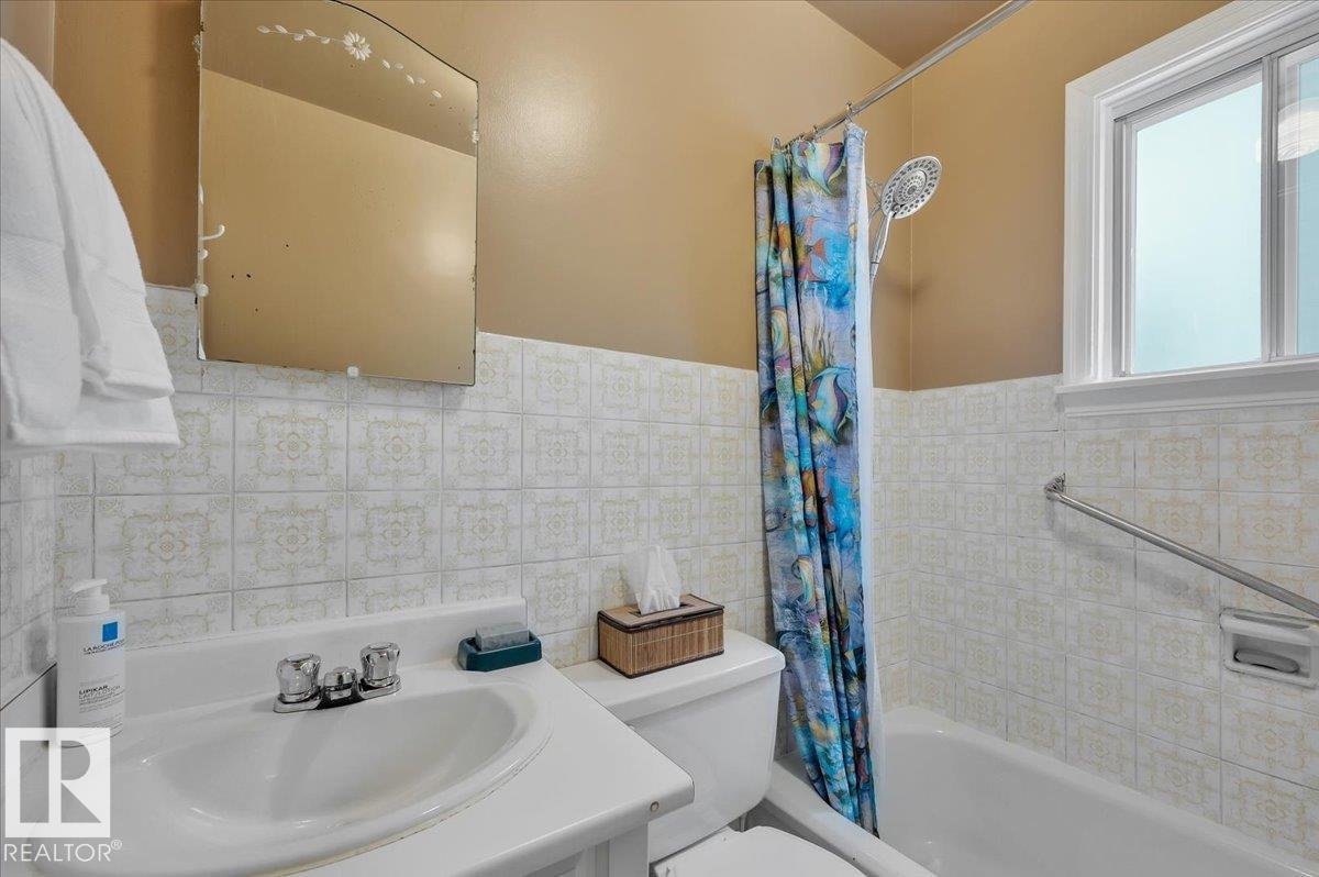 7934 81 AV NW - 18