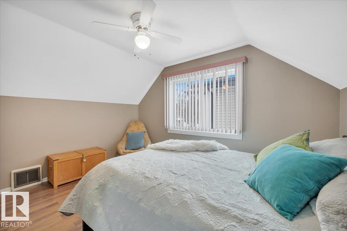7934 81 AV NW - 22