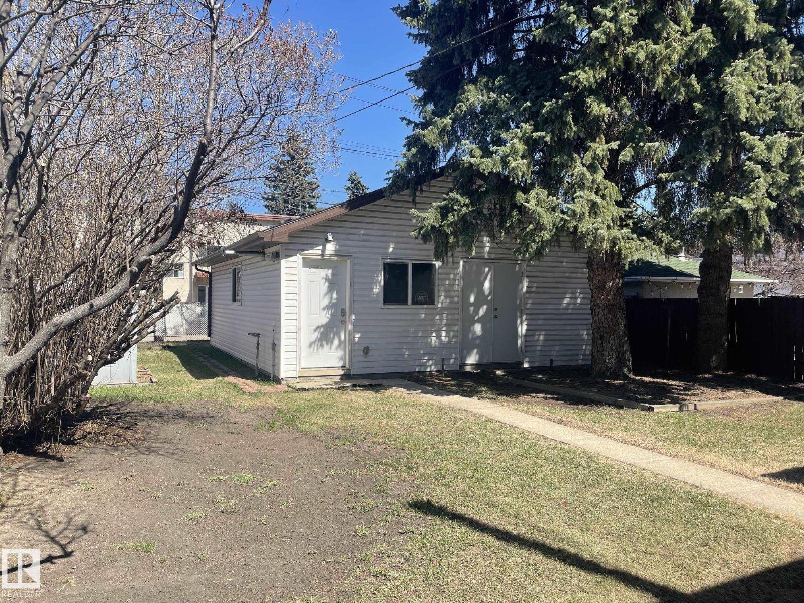 7934 81 AV NW - 34
