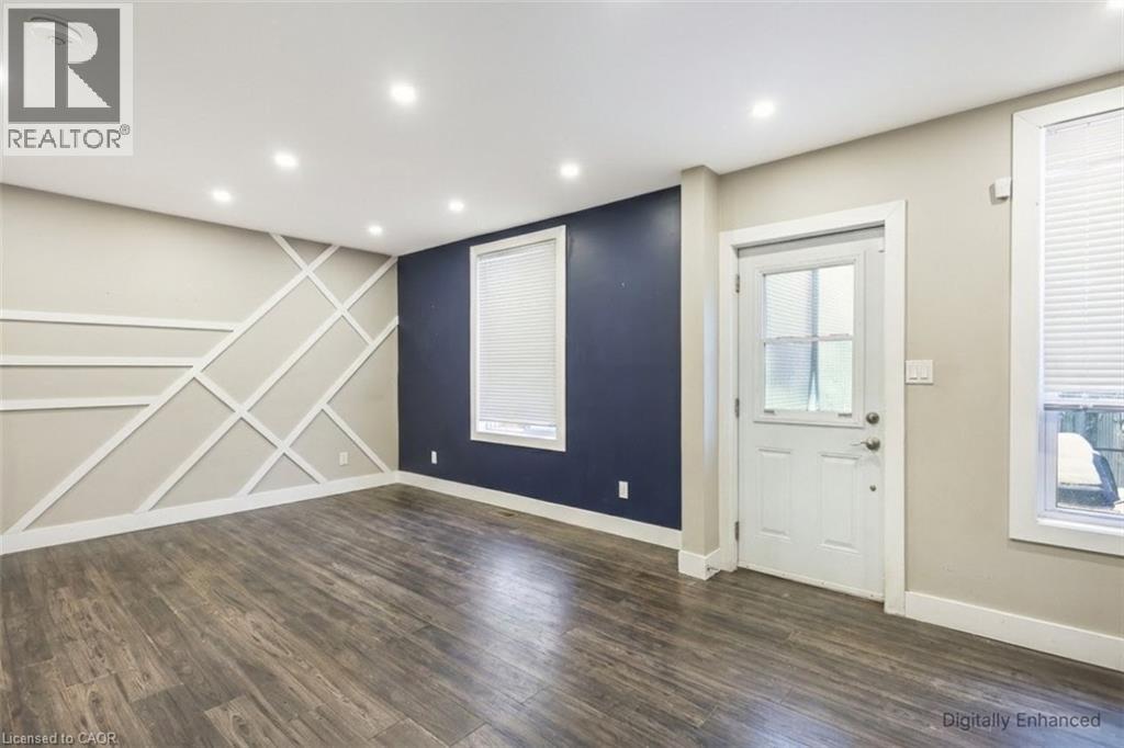 27 ASHLEY Street - 5