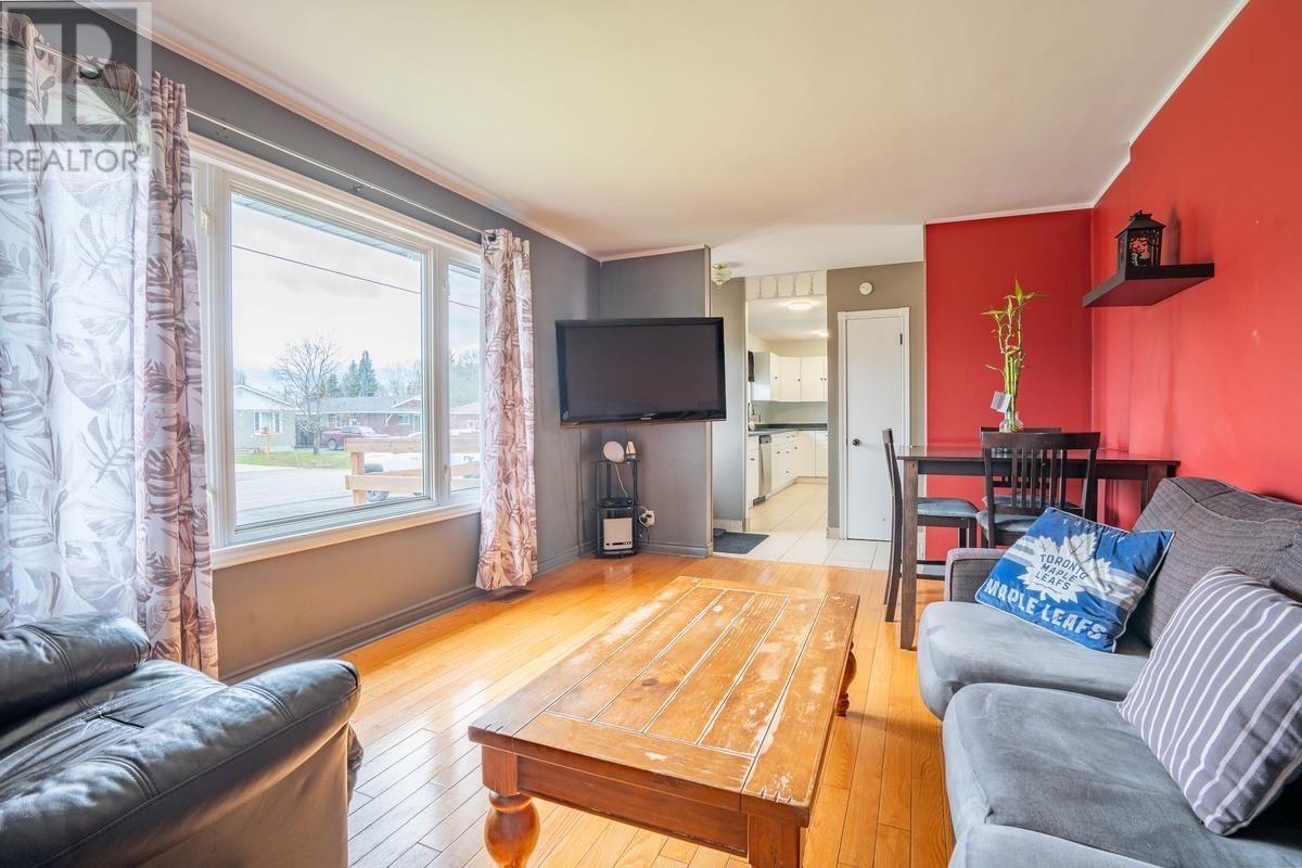154 Manitou DR, Sault Ste. Marie, Ontario, P6B5K9 — Photo 3