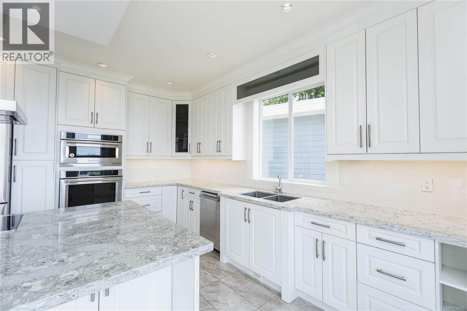 5013 Laguna Way - 24