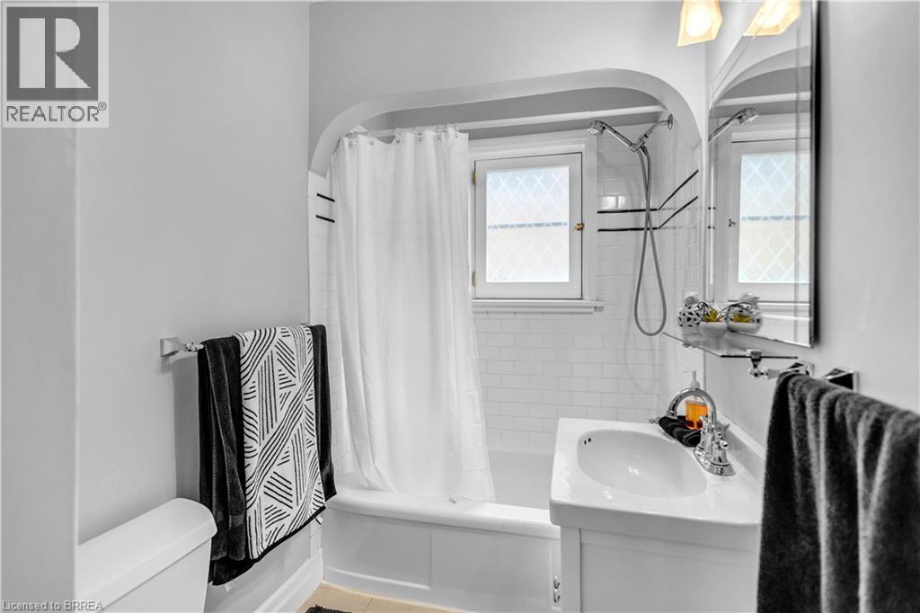 18 SOUTH Drive, Kitchener, Ontario, N2M4B5 — Photo 3