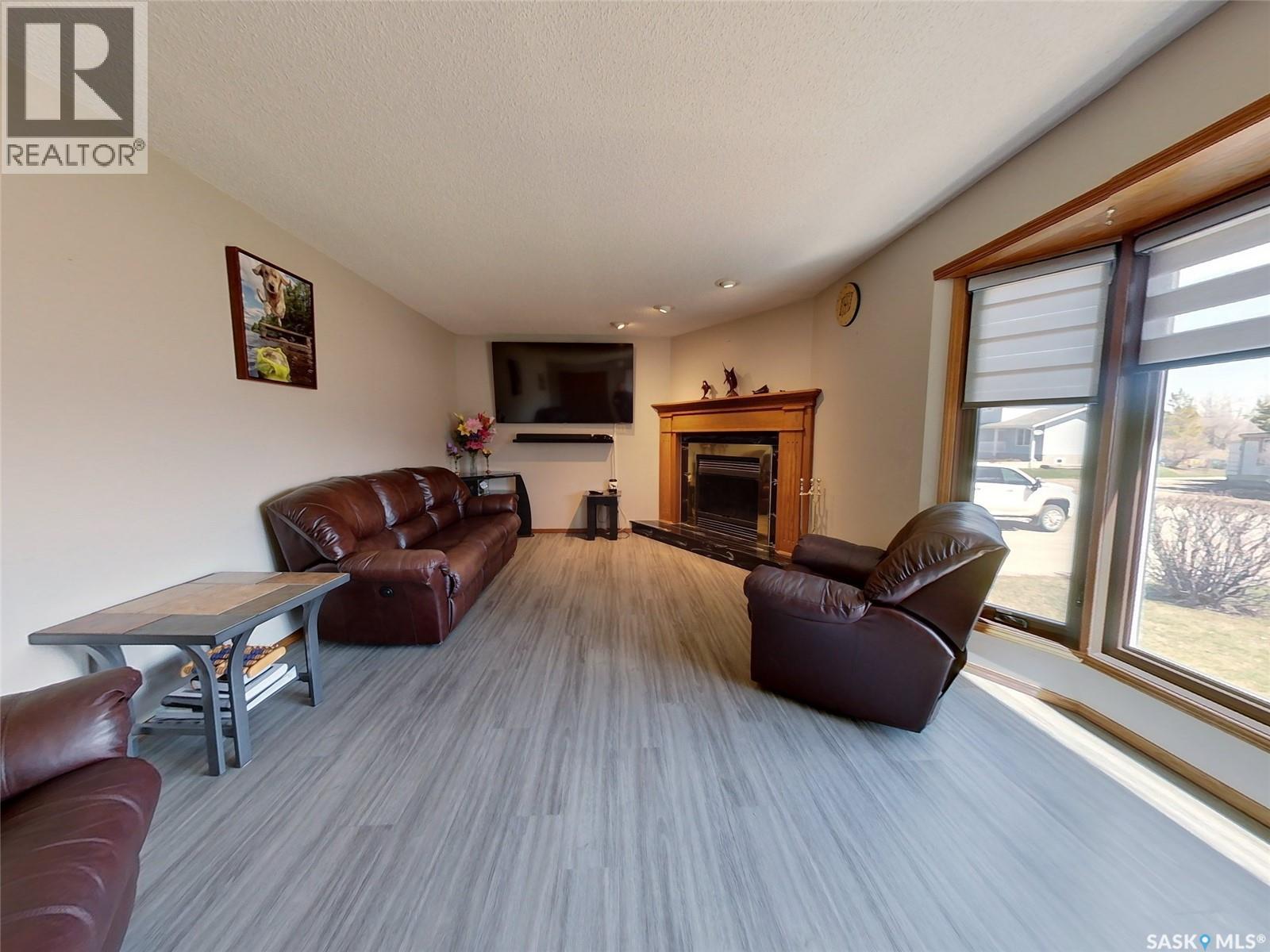 334 Young STREET - 13