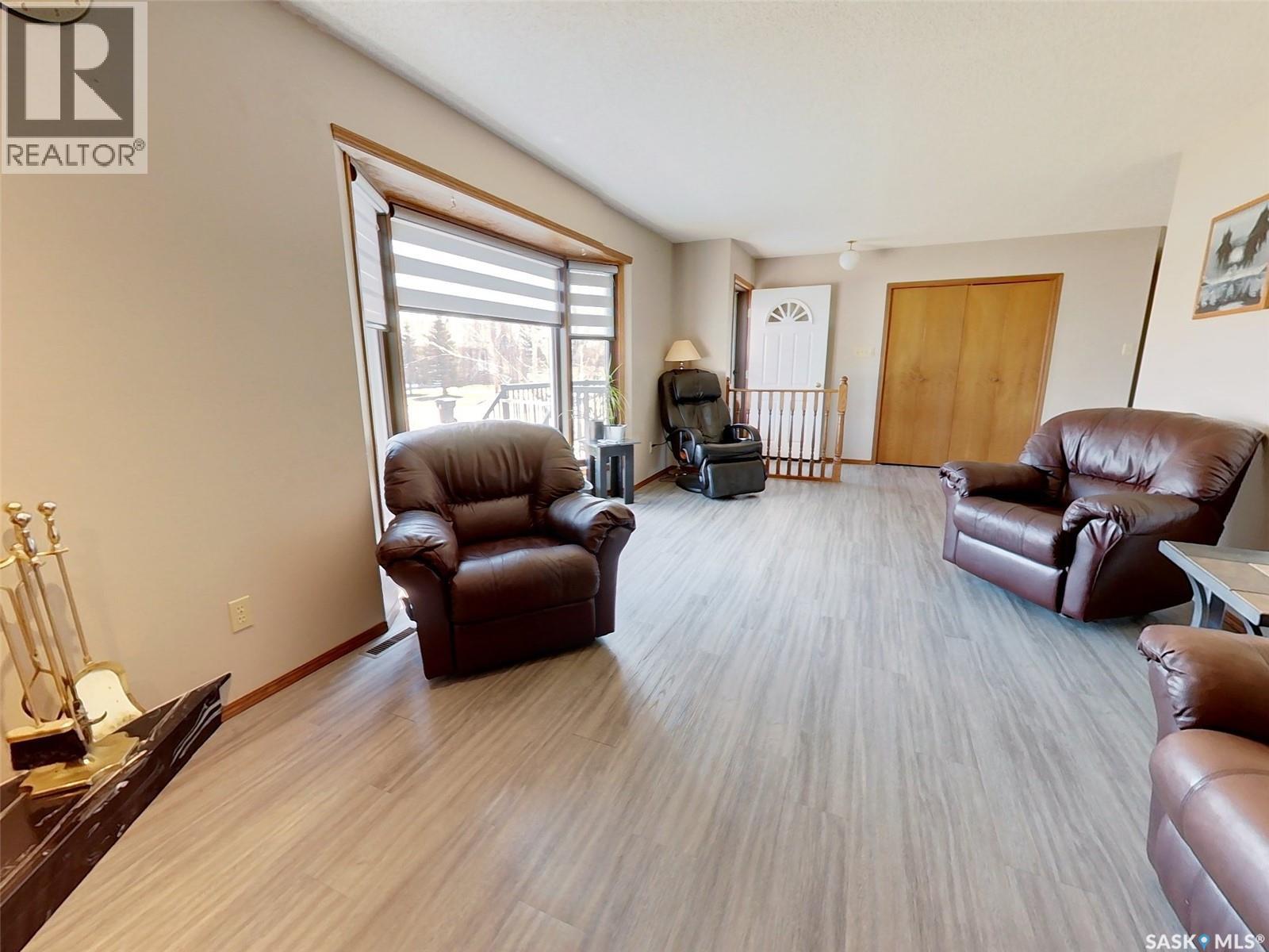 334 Young STREET - 16