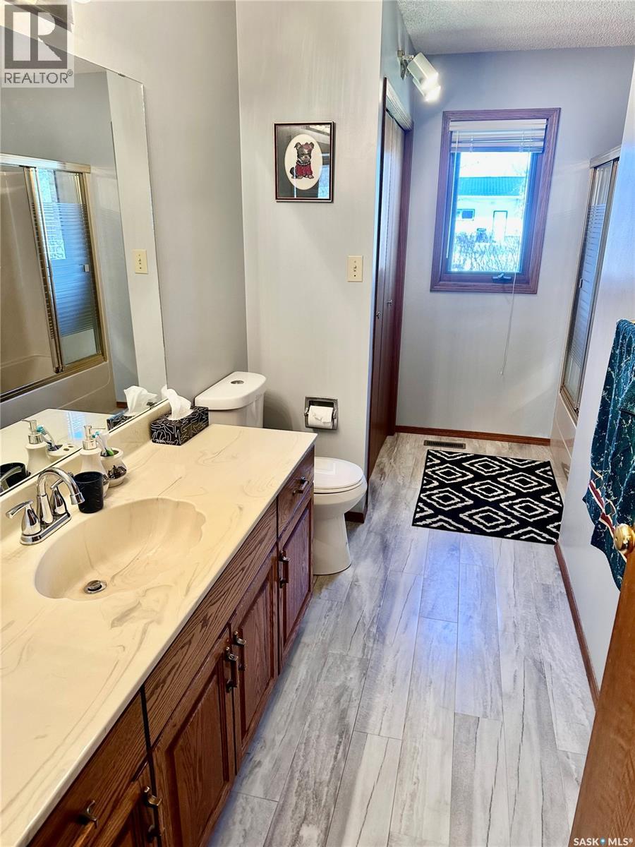 334 Young STREET - 22