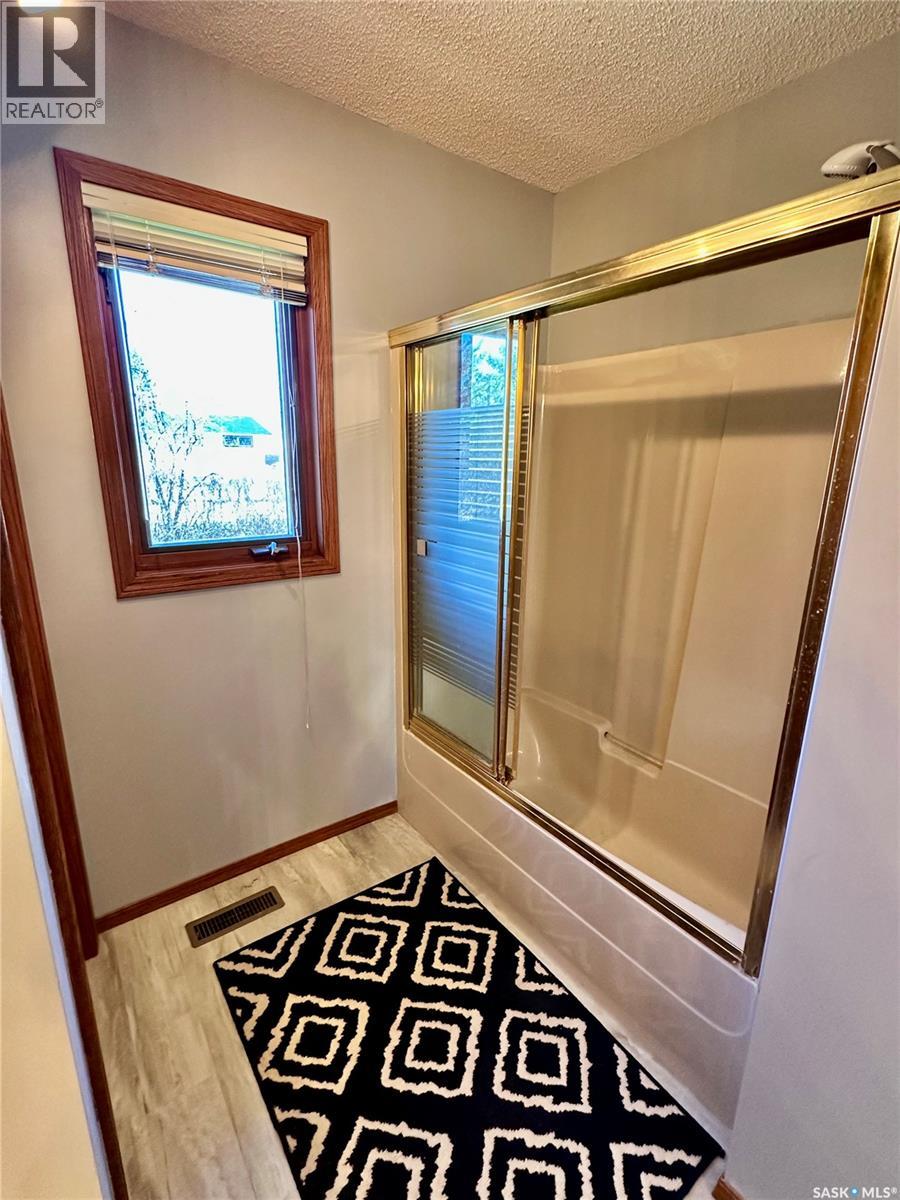 334 Young STREET - 23