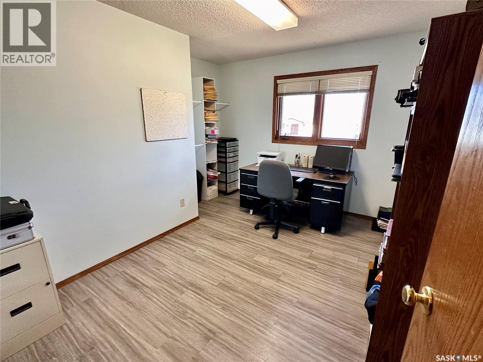 334 Young STREET - 25