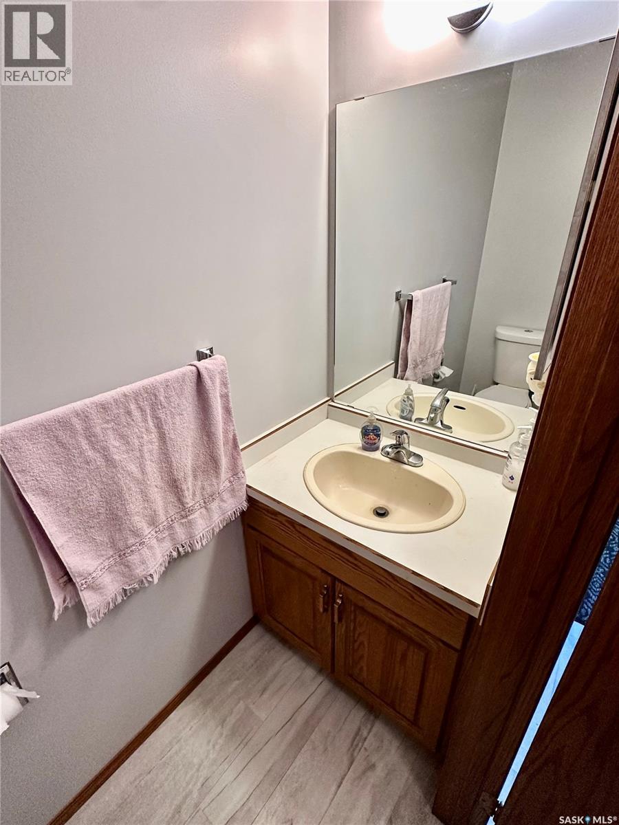 334 Young STREET - 26