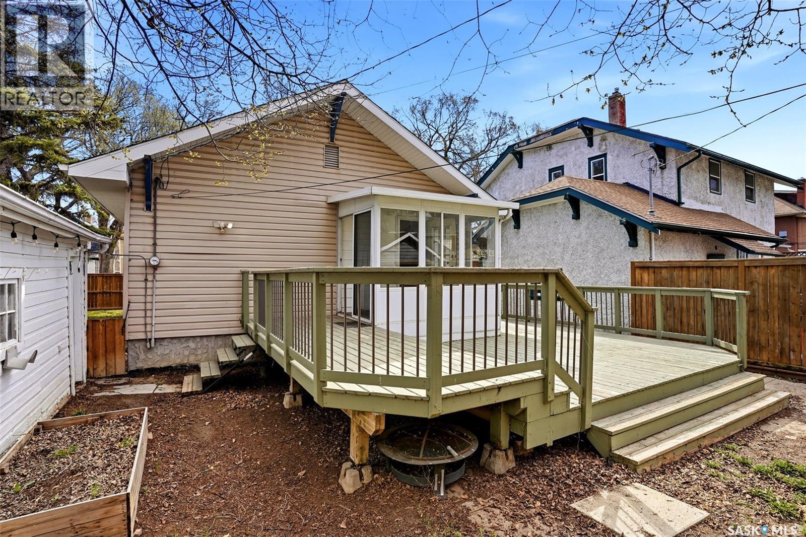 2336 Winnipeg STREET - 38
