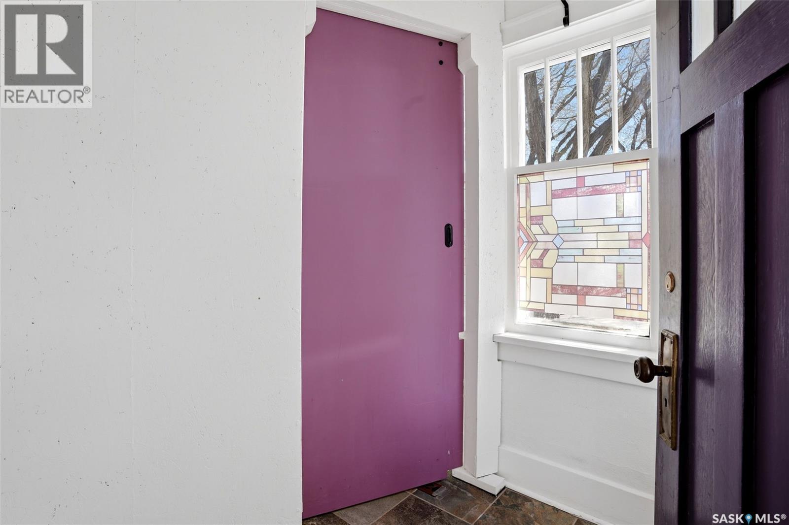 2336 Winnipeg STREET - 4