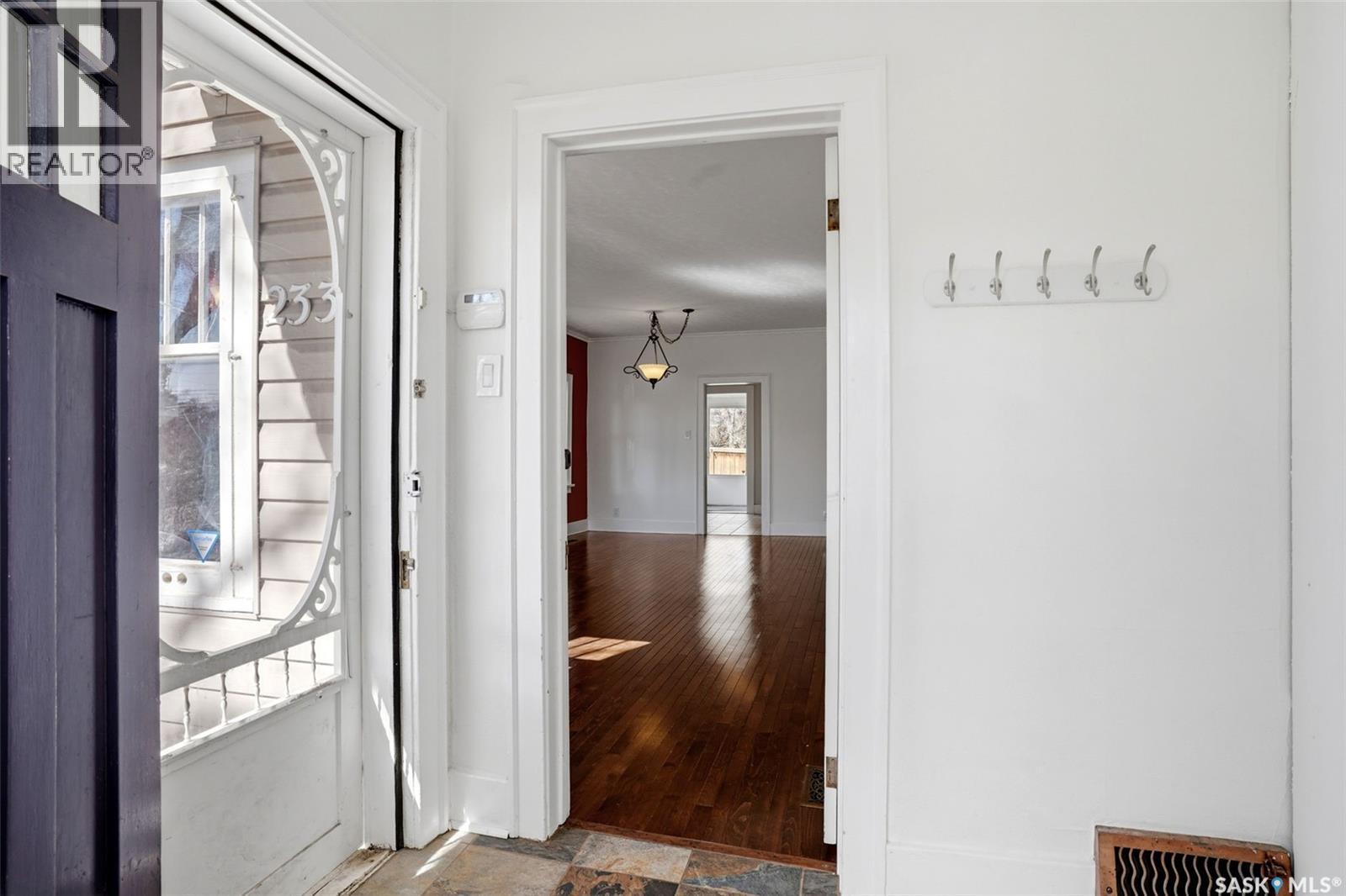 2336 Winnipeg STREET - 9