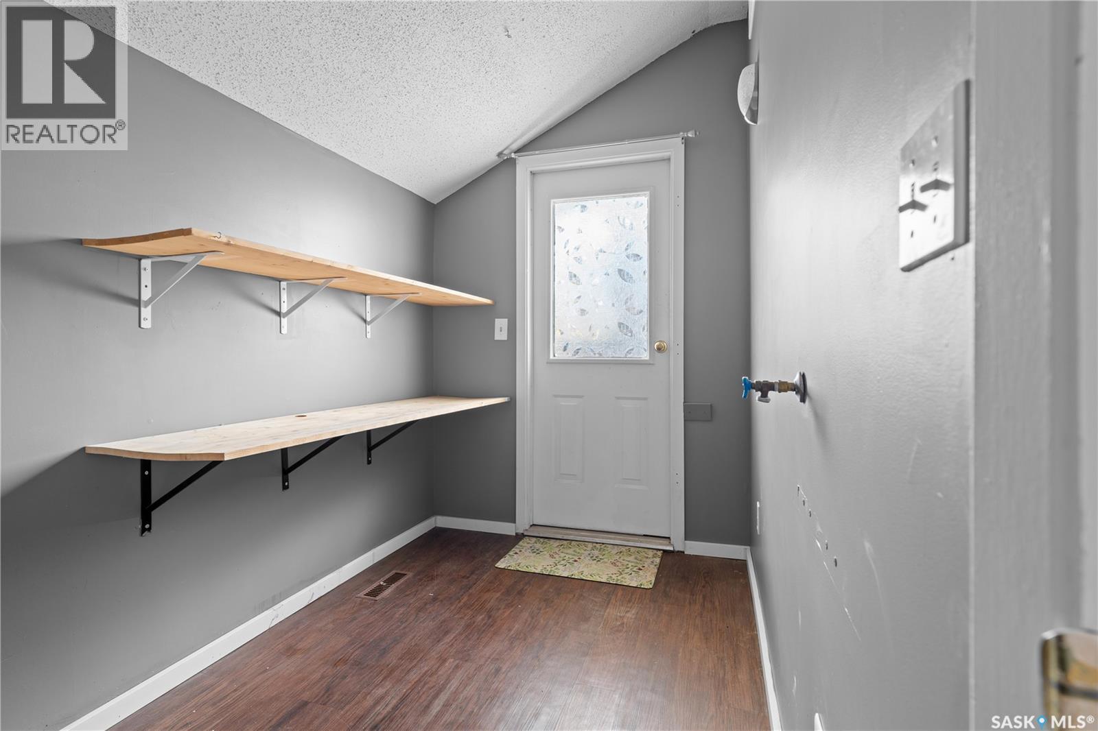2848 Retallack STREET - 26