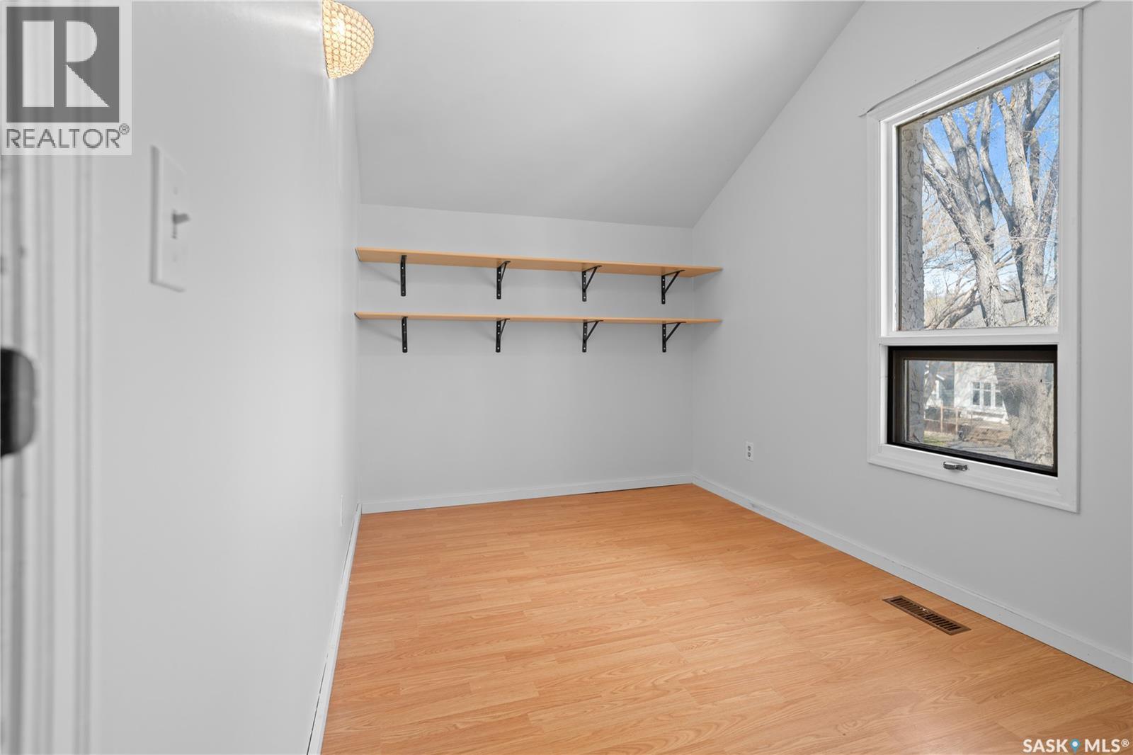 2848 Retallack STREET - 35