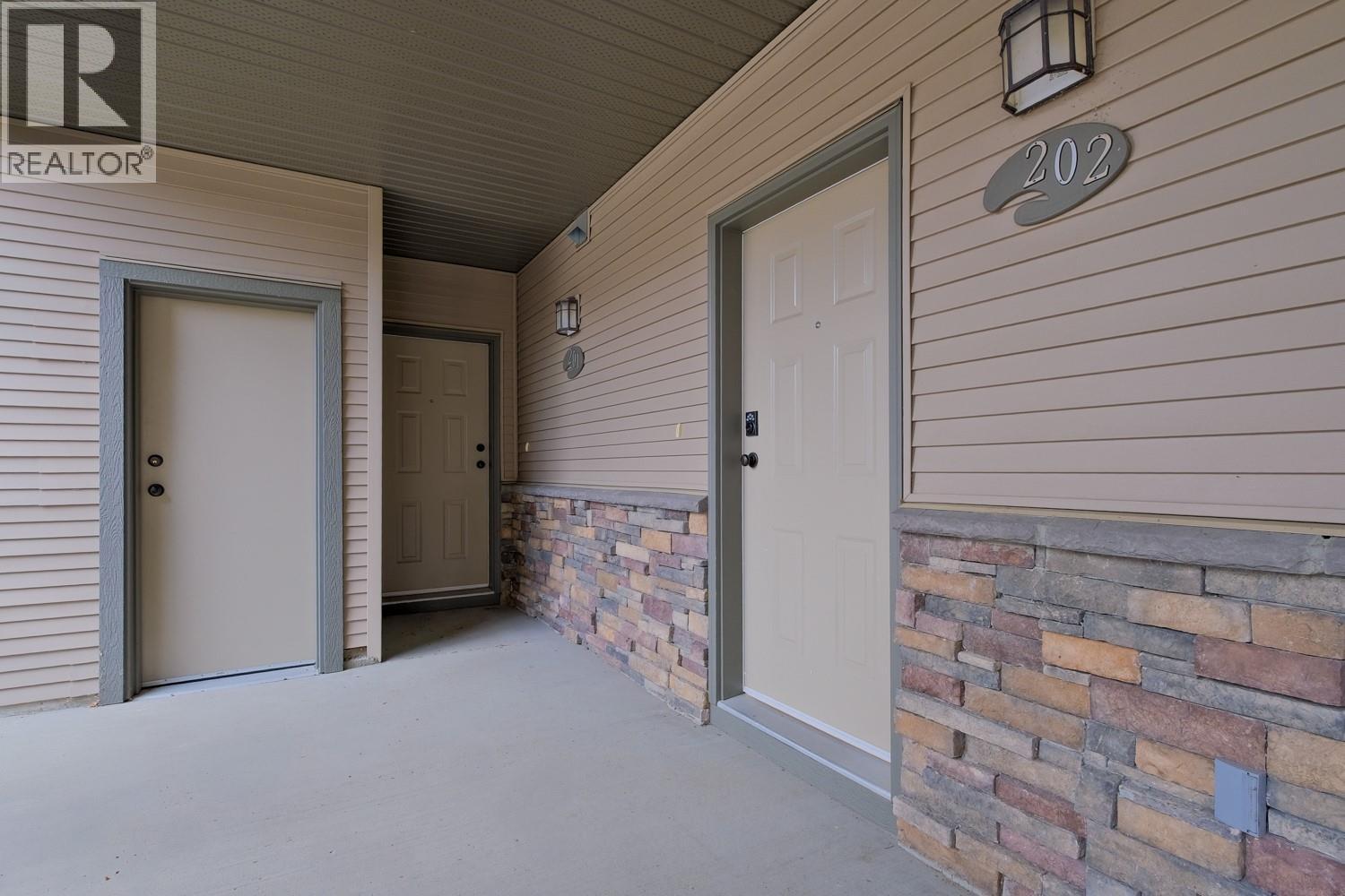 3350 Woodsdale Road Unit# 202, Lake Country