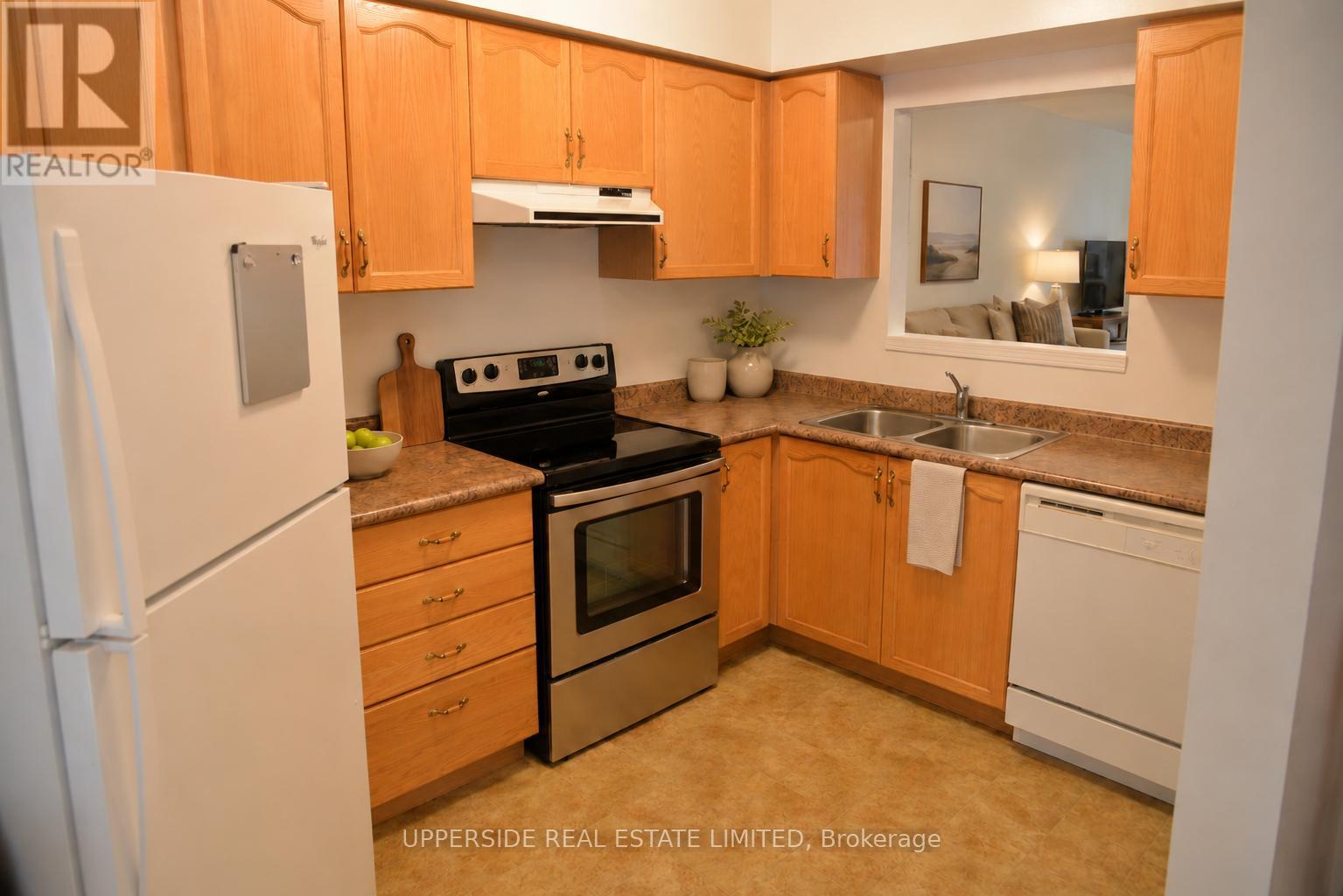 #7 23 OBSERVATORY LANE - 2