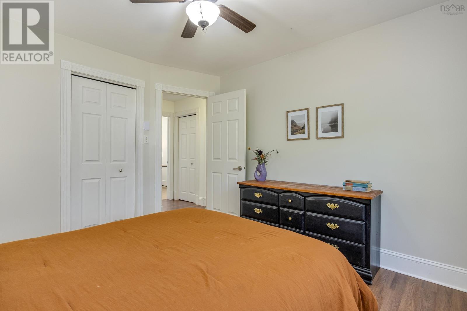 Property 23 of 48 of 3164 Cornwallis Crescent