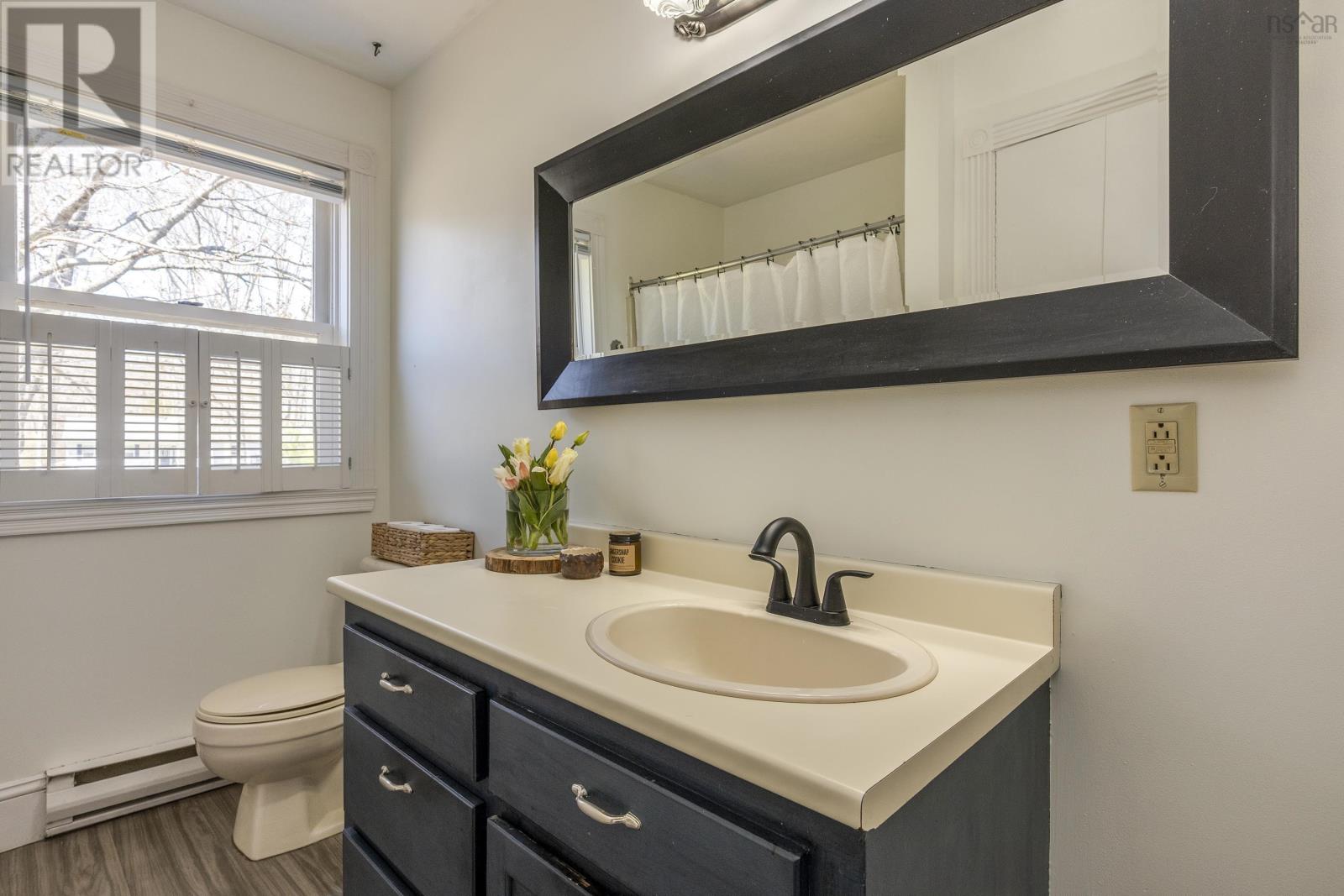 Property 14 of 48 of 3164 Cornwallis Crescent