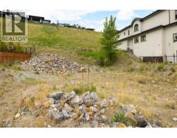 5677 Mountainside Drive, Kelowna, BC V1W5L5 Photo 7