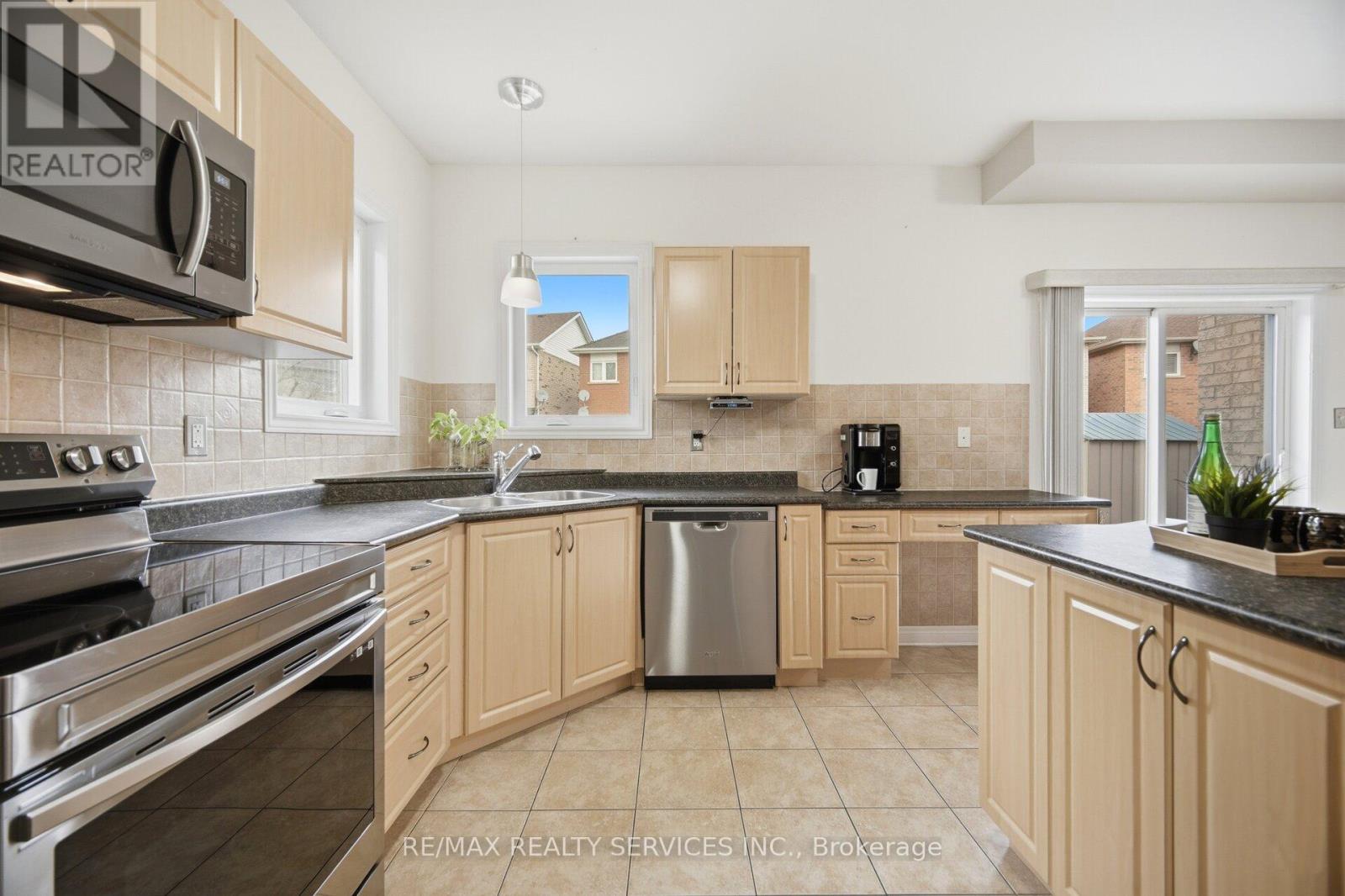 40 SIR JACOBS CRESCENT - 19
