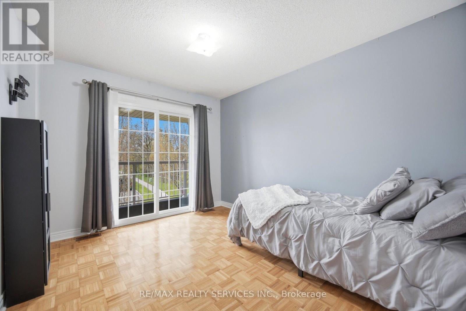 40 SIR JACOBS CRESCENT - 33