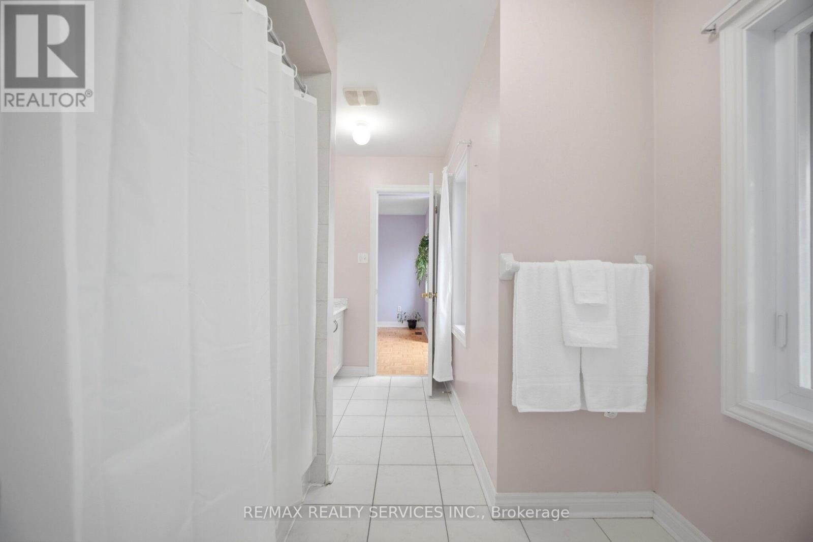 40 SIR JACOBS CRESCENT - 35
