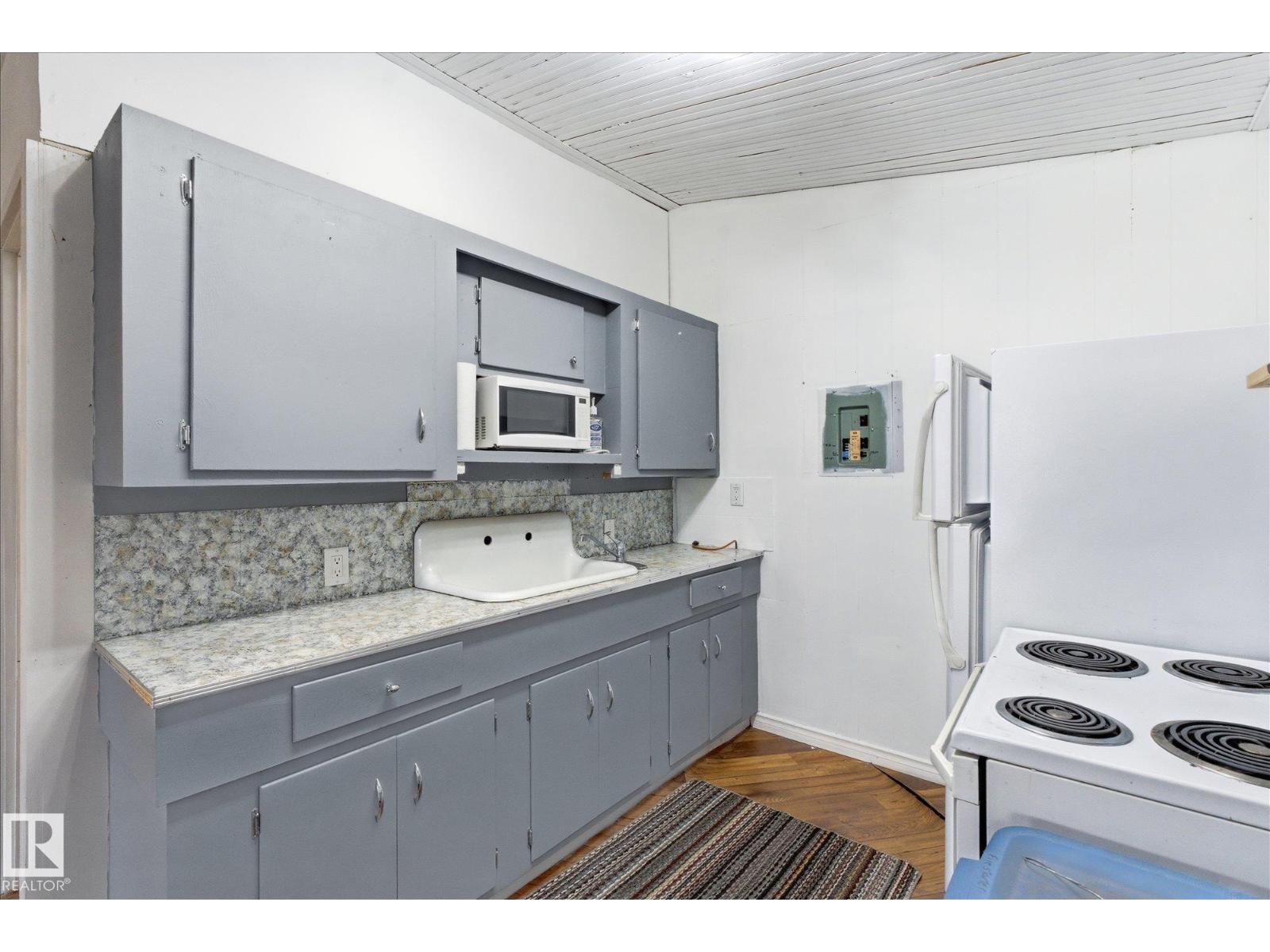 299 Lakeshore Drive - 7