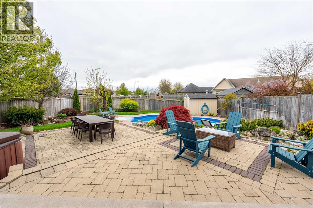 482 AUTUMN BREEZE DRIVE, Sarnia, Ontario, N7S0C4 — Photo 2
