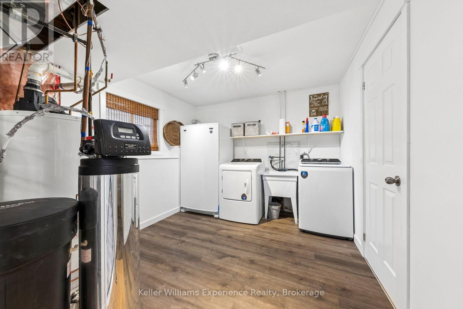 10 CLARENCE AVENUE - 15