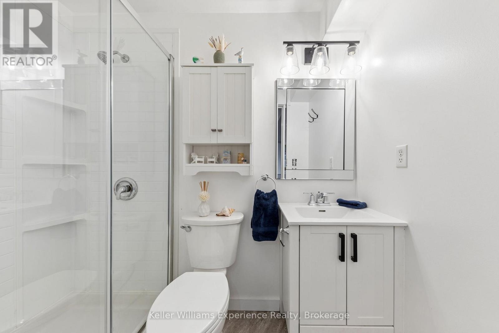 10 CLARENCE AVENUE - 16