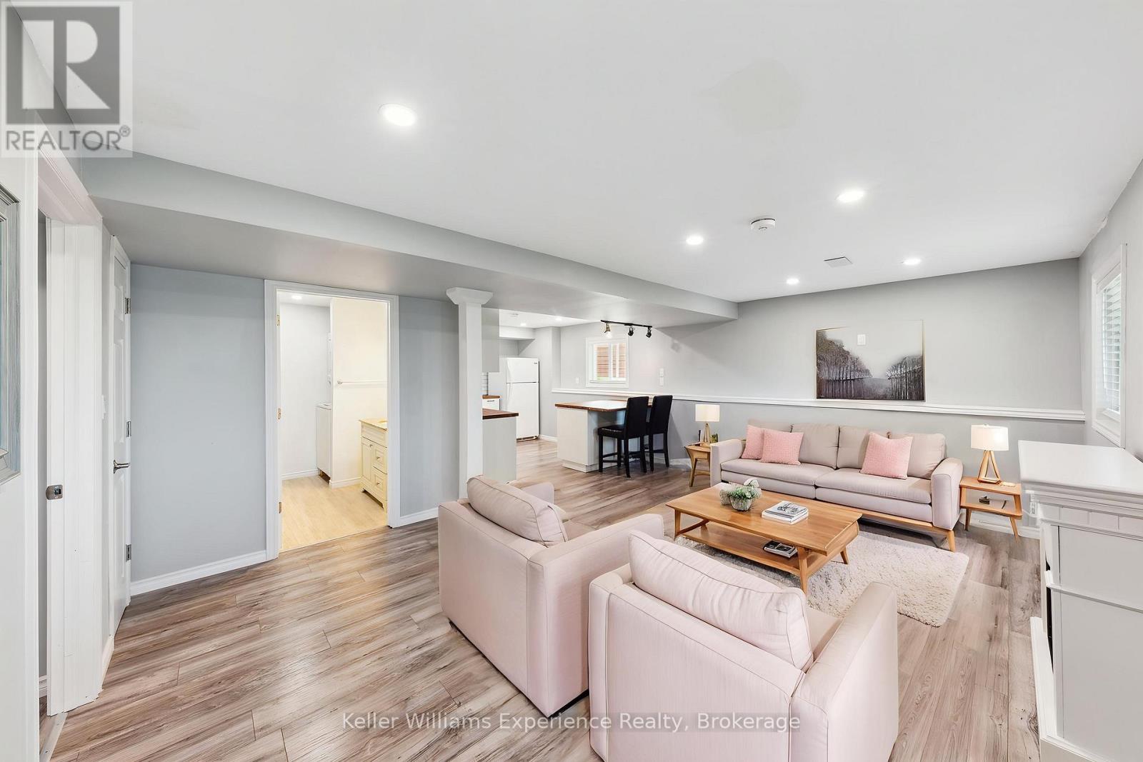 10 CLARENCE AVENUE - 19