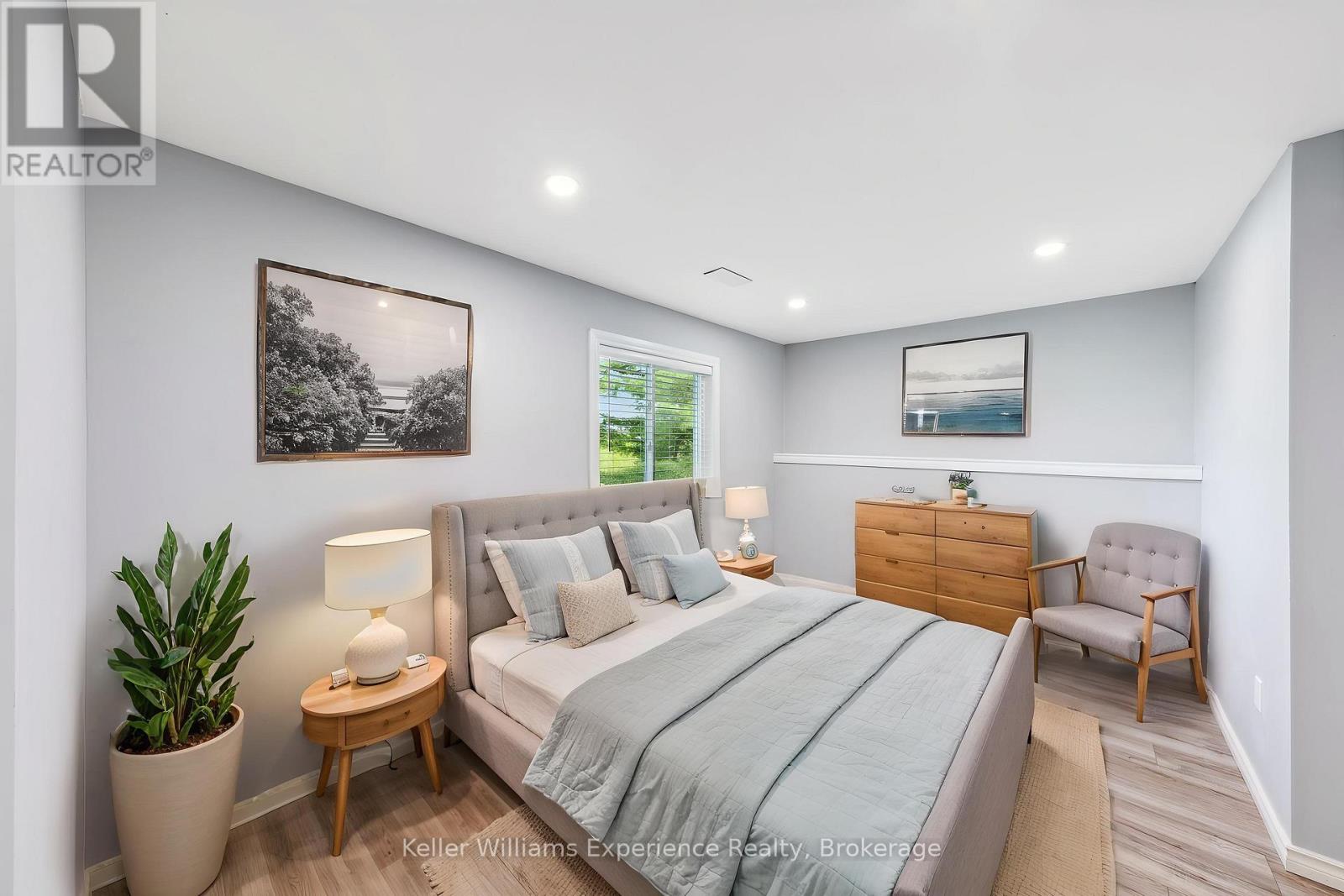 10 CLARENCE AVENUE - 23