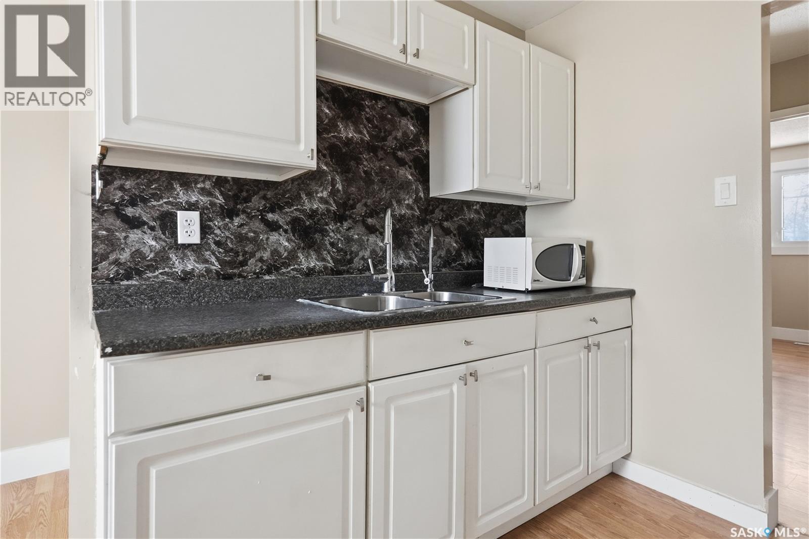 94 LLOYD CRESCENT - 9