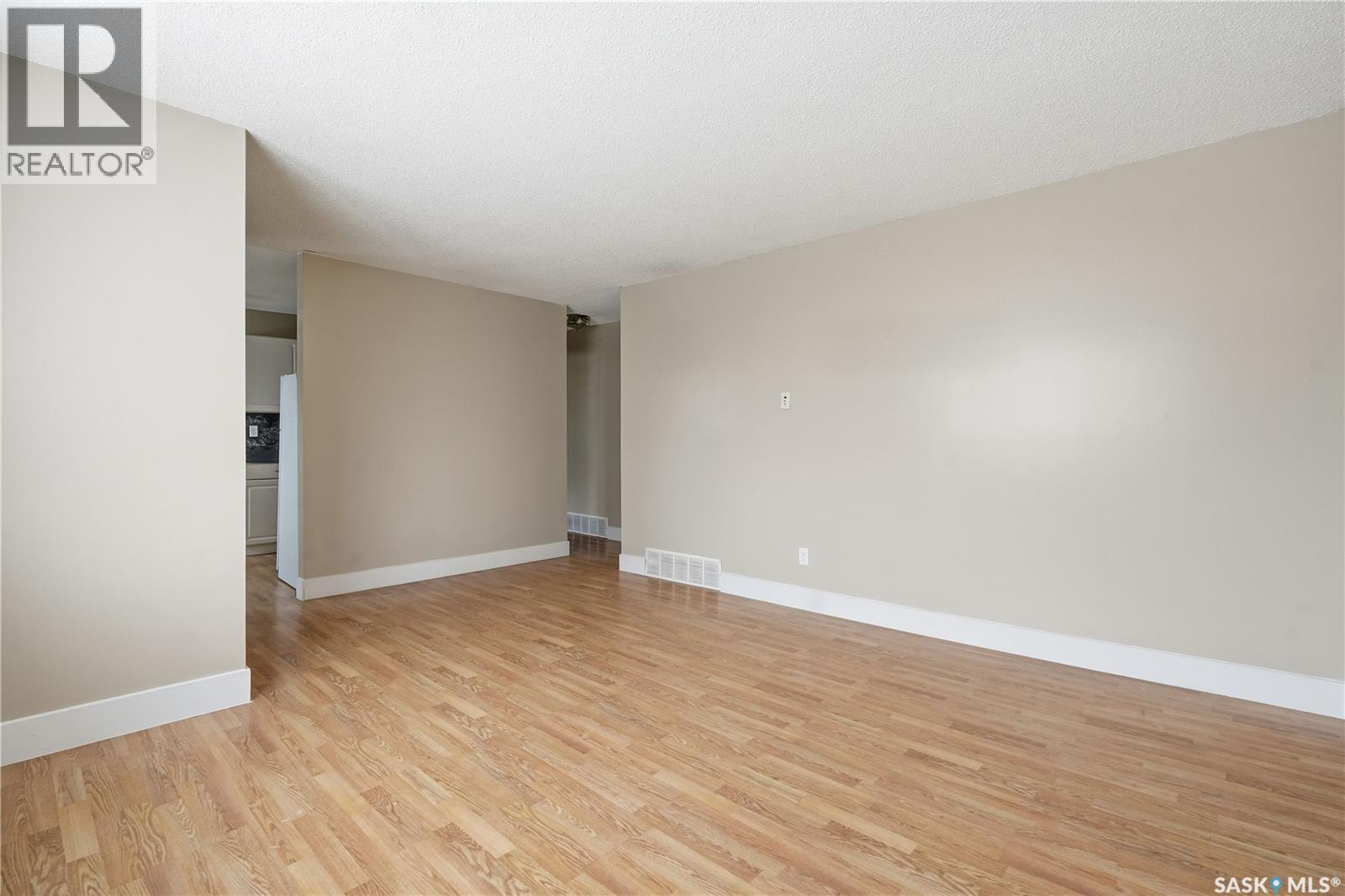 94 LLOYD CRESCENT - 11