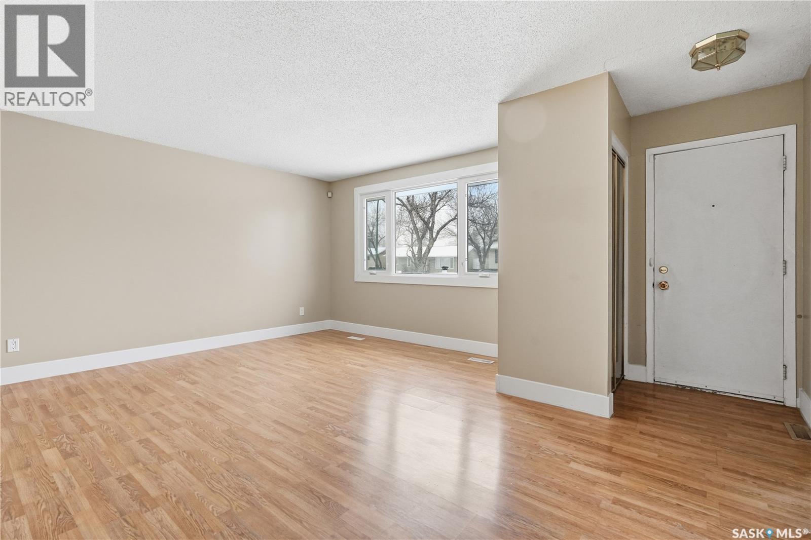 94 LLOYD CRESCENT - Image 3