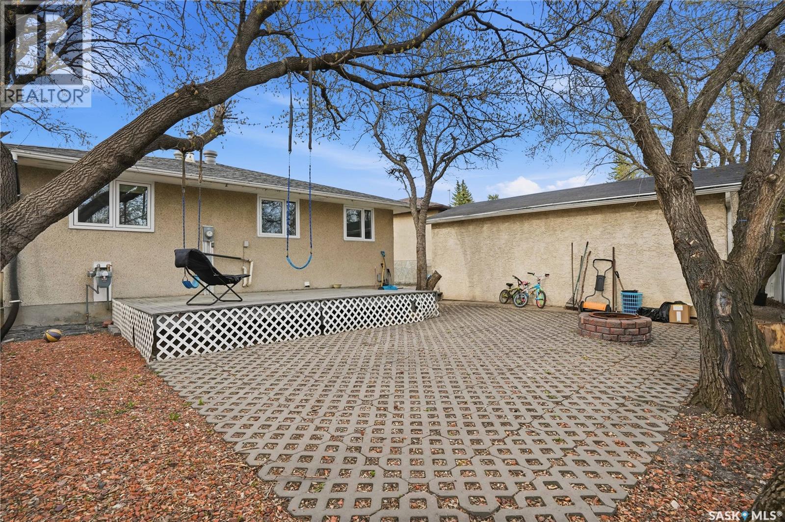 94 LLOYD CRESCENT - 37