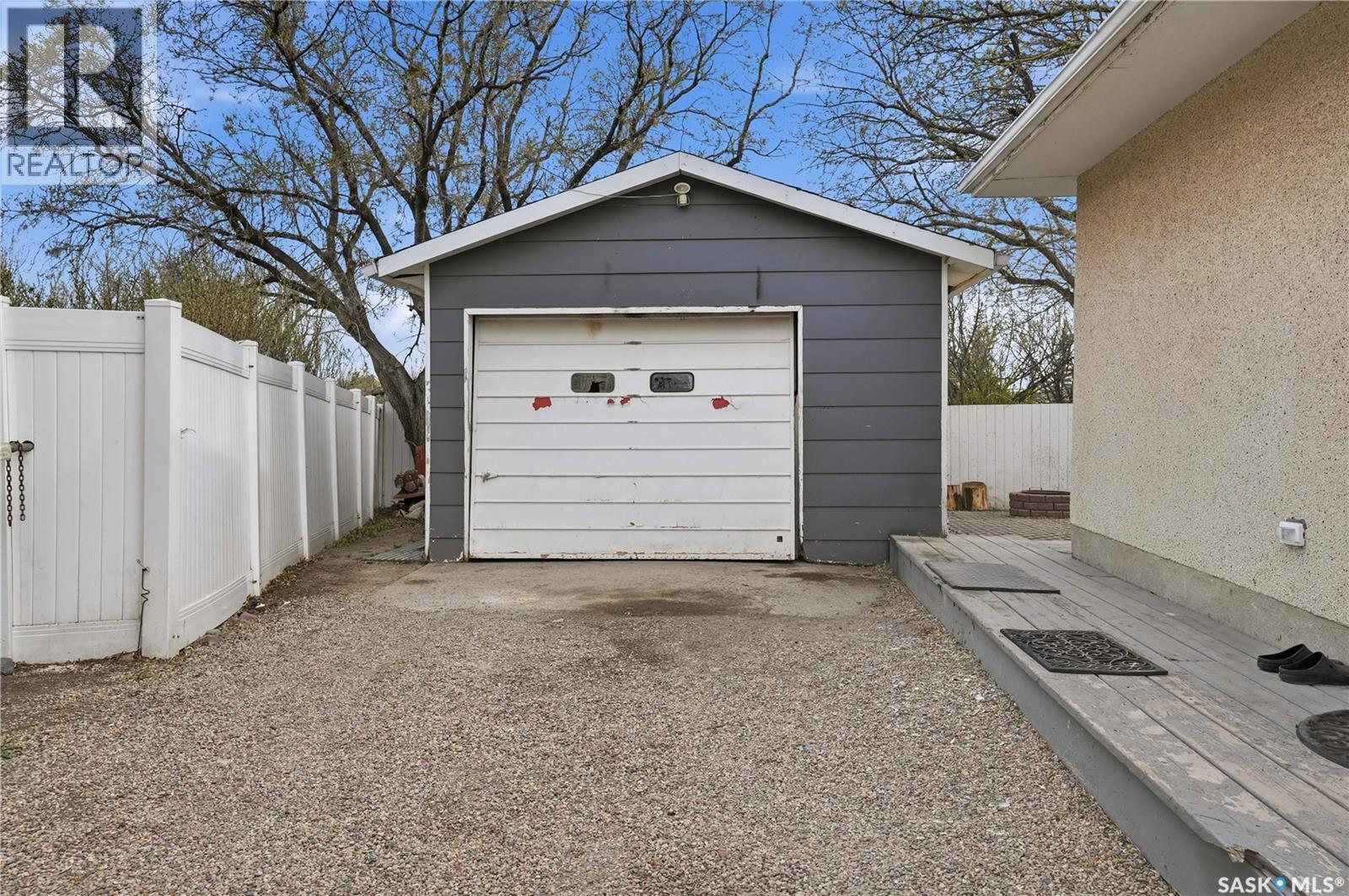 94 LLOYD CRESCENT - 38