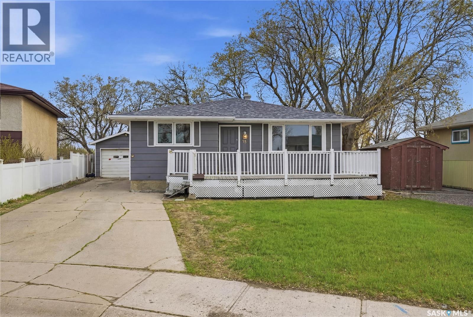 94 LLOYD CRESCENT - 33