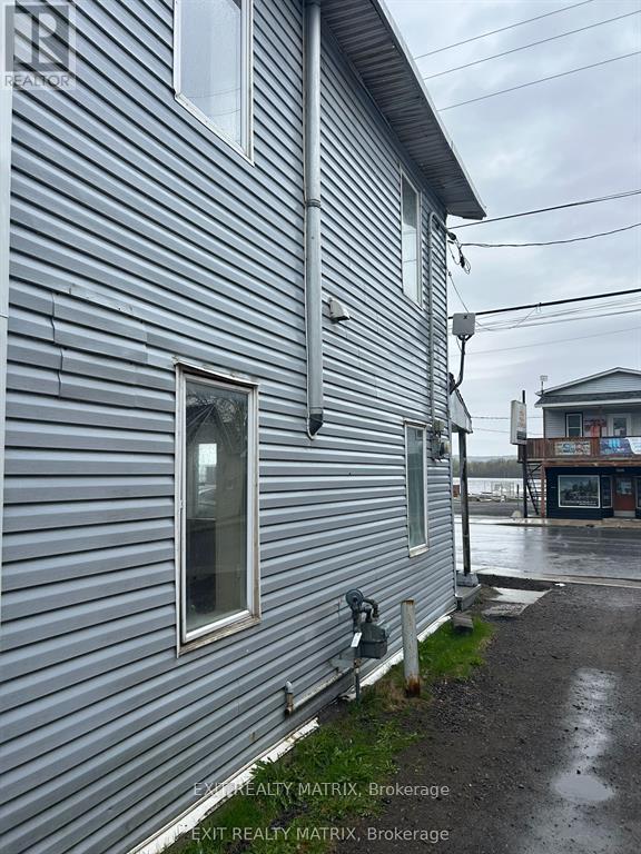972 MAIN STREET E